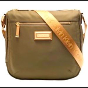 Women's Belfast Nylon Top Zip Messenger Crossbody Bag